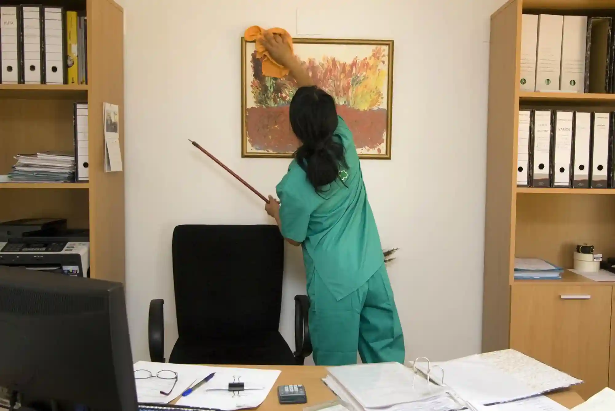 عاملات نظافة بالساعة ابوظبي