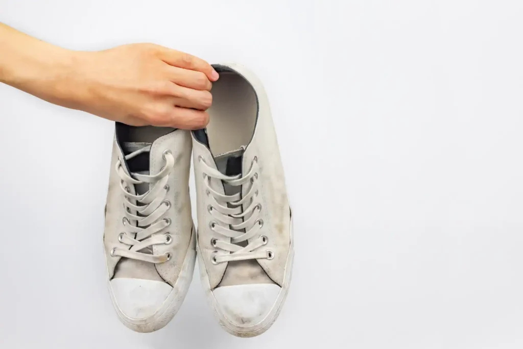 how to clean white shoes